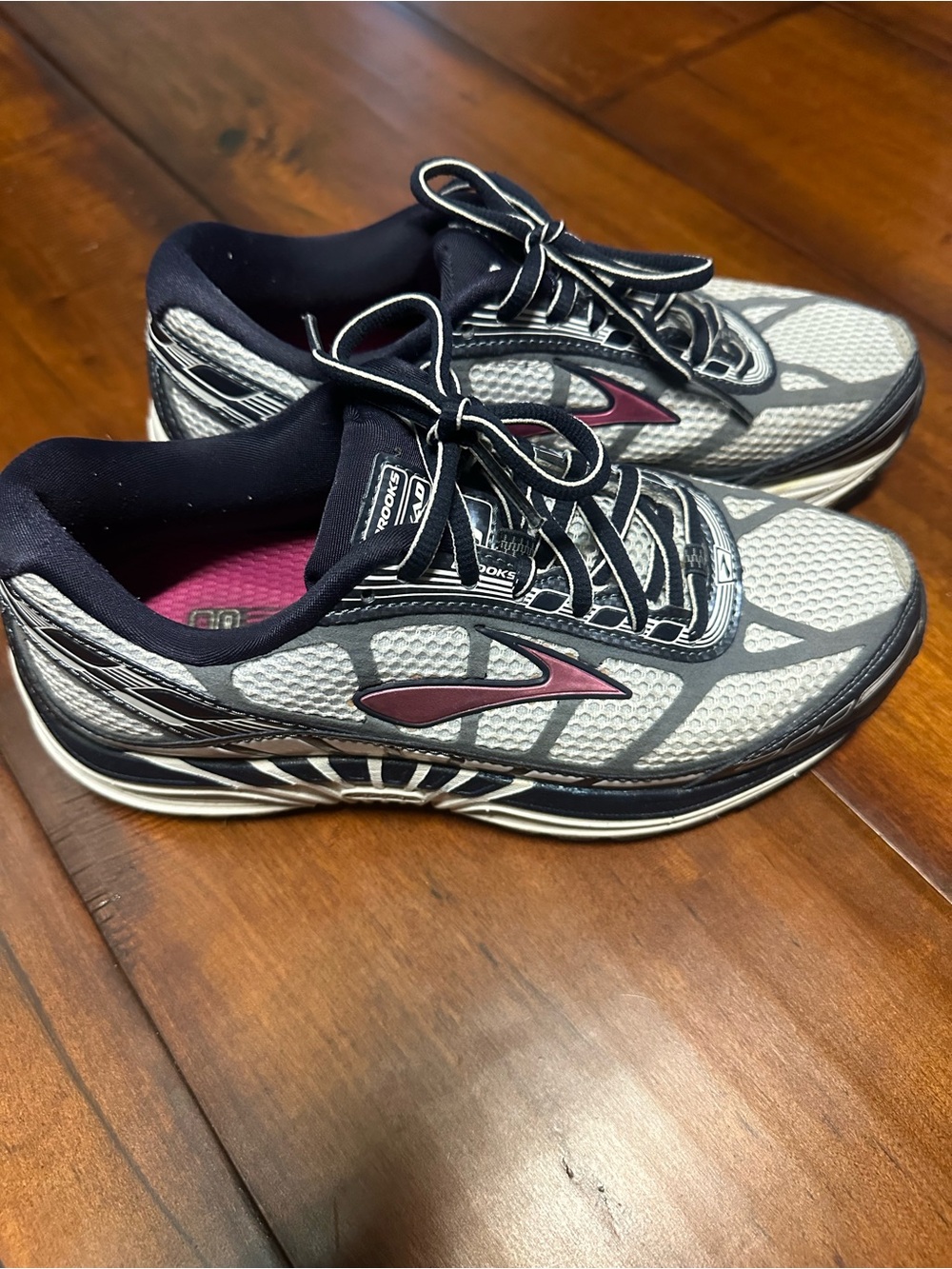Brooks Dyad  Women's Sneakers